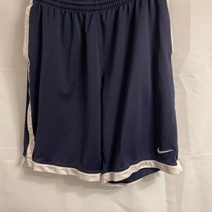 Nike Basketball Shorts (Size M)